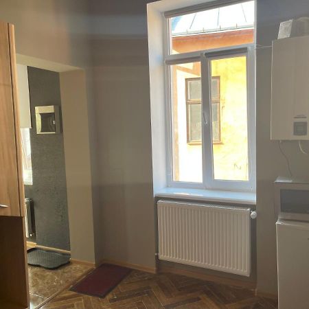 Philharmonie Platz Apartments チェルニウツィー エクステリア 写真