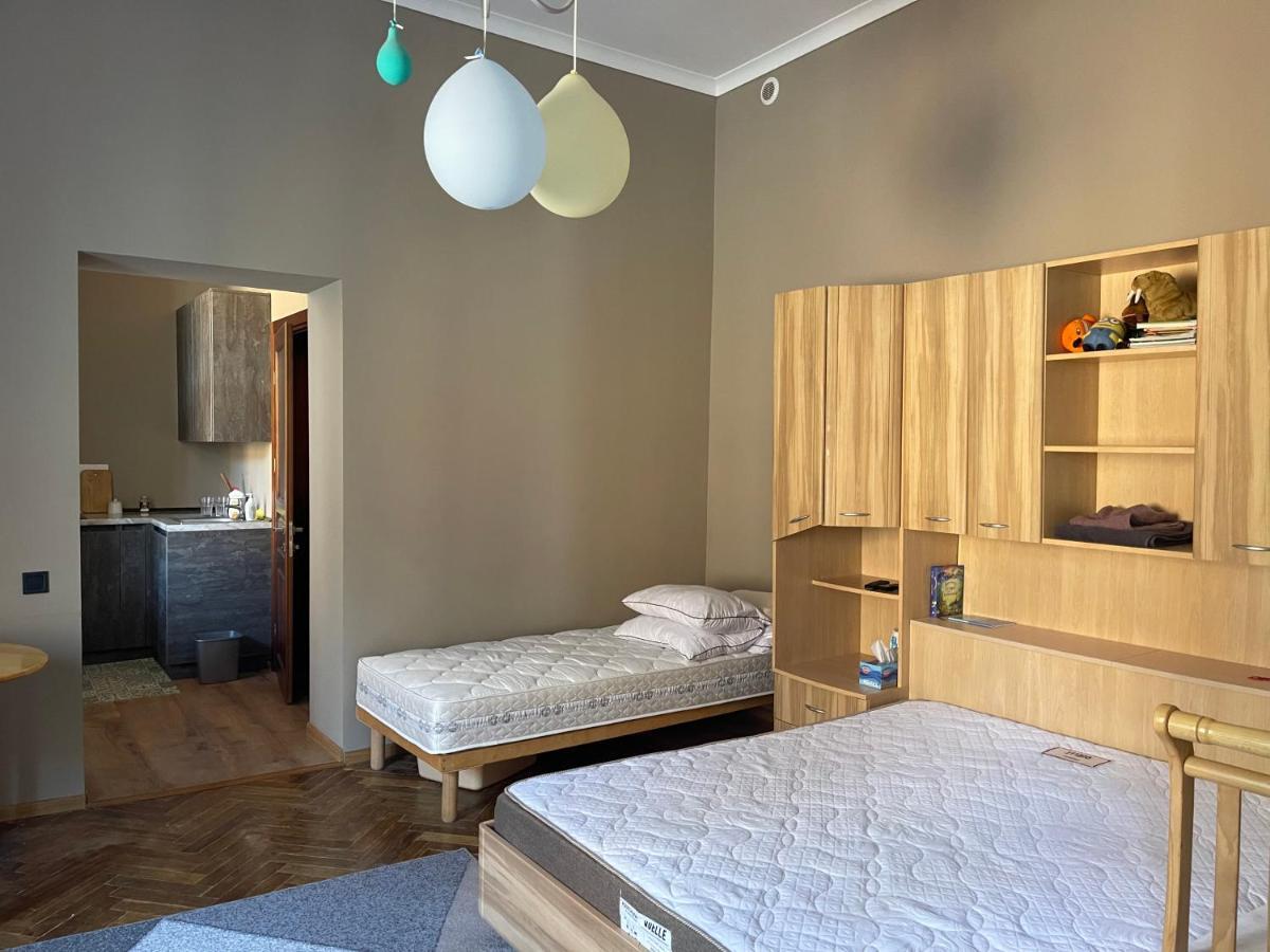 Philharmonie Platz Apartments チェルニウツィー エクステリア 写真