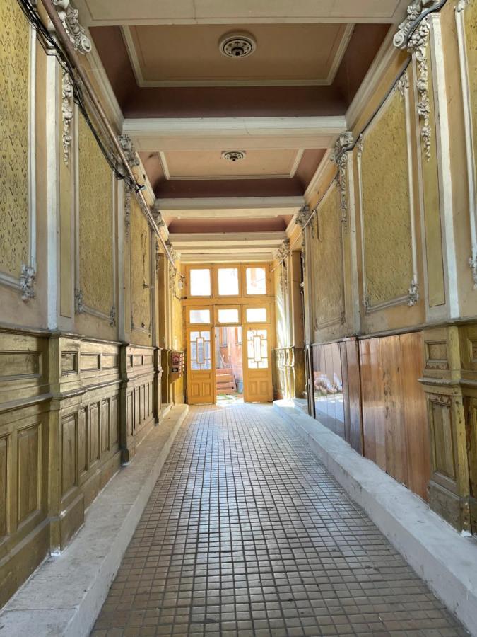 Philharmonie Platz Apartments チェルニウツィー エクステリア 写真