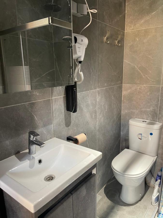 Philharmonie Platz Apartments チェルニウツィー エクステリア 写真
